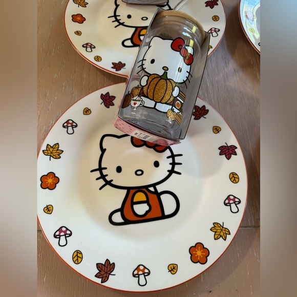 Hello kitty dinnerware set - Picture 3 of 5